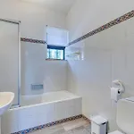 Luxury Lge Pool Hot Tub 度假居 *