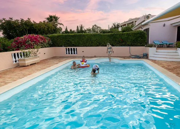 Dom wakacyjny Luxury Lge Pool Hot Tub *