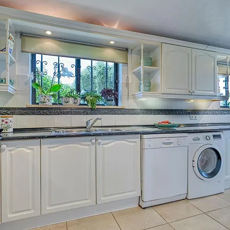 Holiday home Luxury Lge Pool Hot Tub